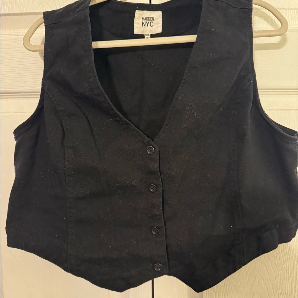 Black cropped vest